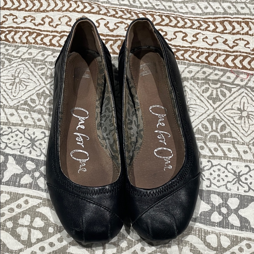 Toms Black Leather ballet flats